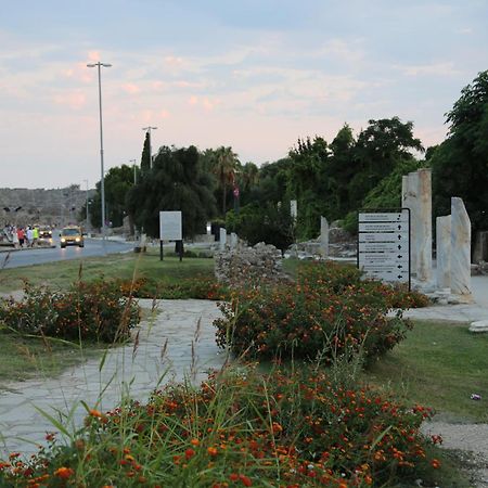 Lale Park Side Exterior foto