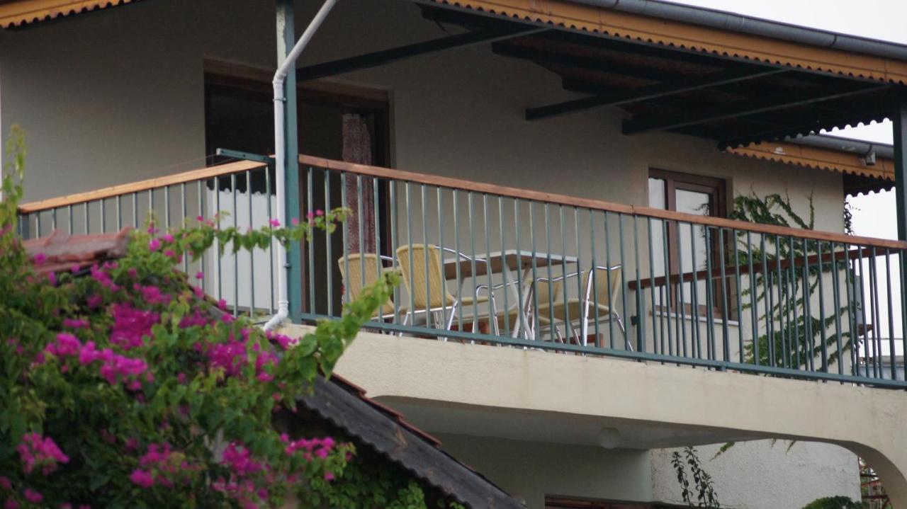 Lale Park Side Exterior foto