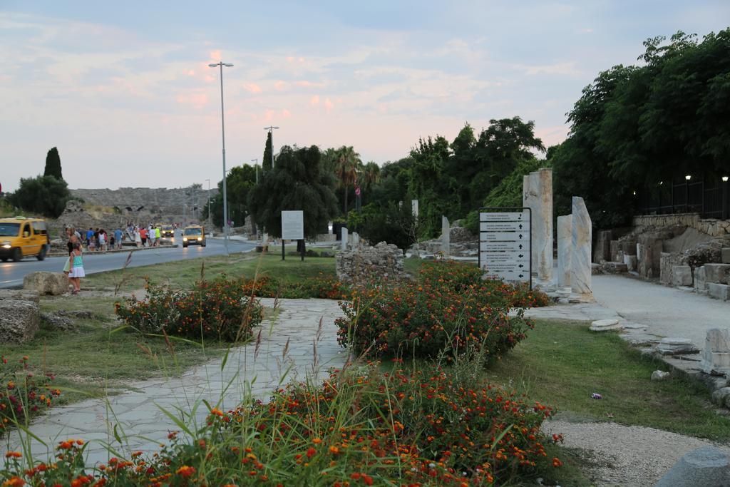 Lale Park Side Exterior foto