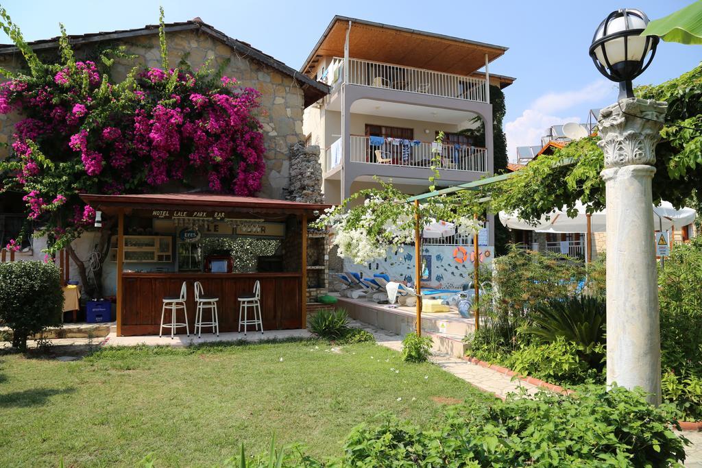 Lale Park Side Exterior foto