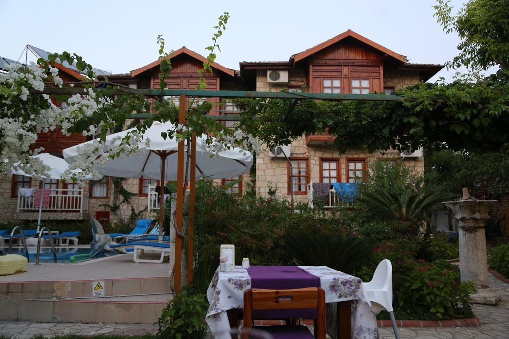 Lale Park Side Exterior foto
