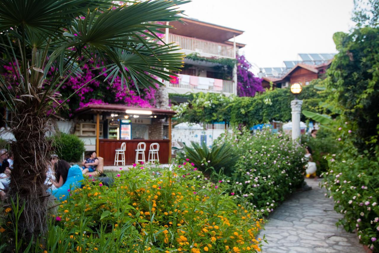 Lale Park Side Exterior foto